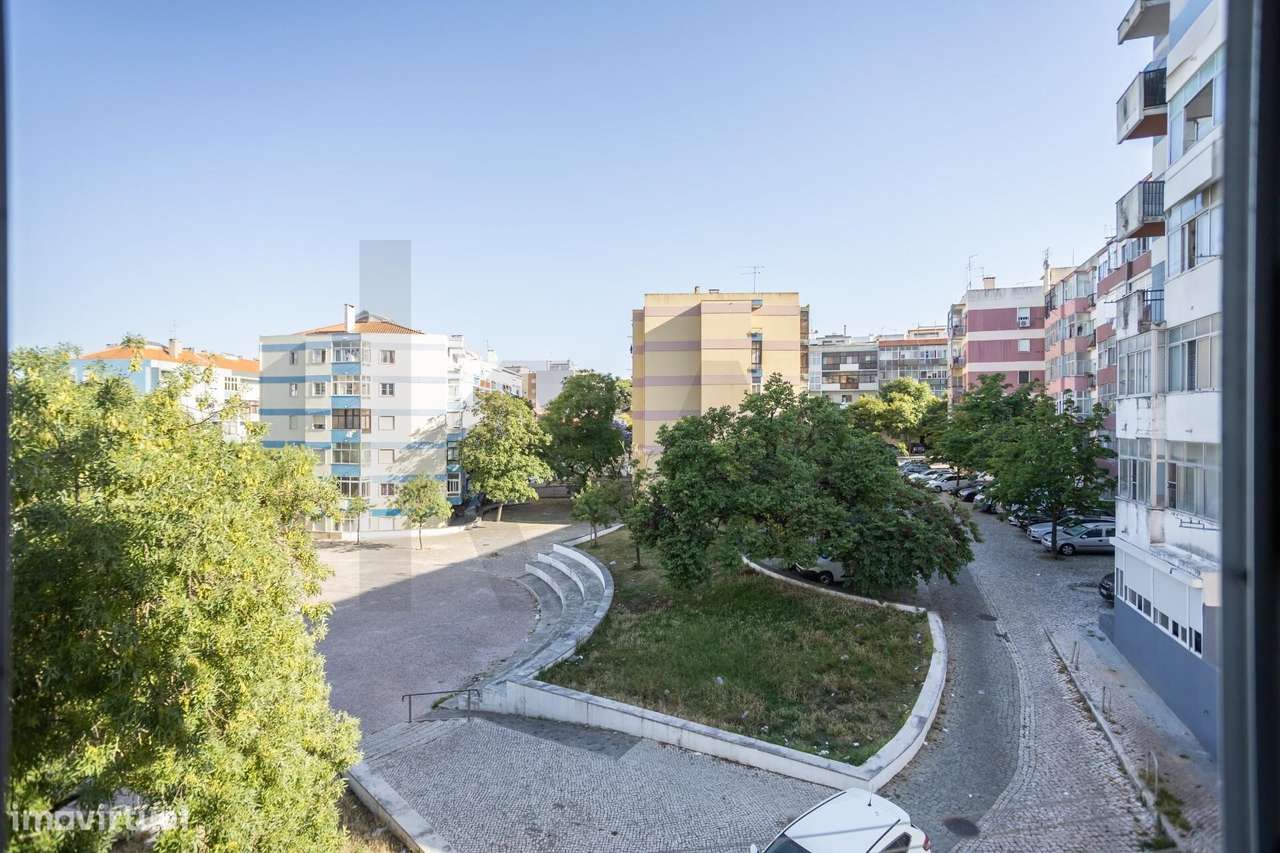Apartamento T3 no Laranjeiro, Almada – Potencial Único e Localização P-21