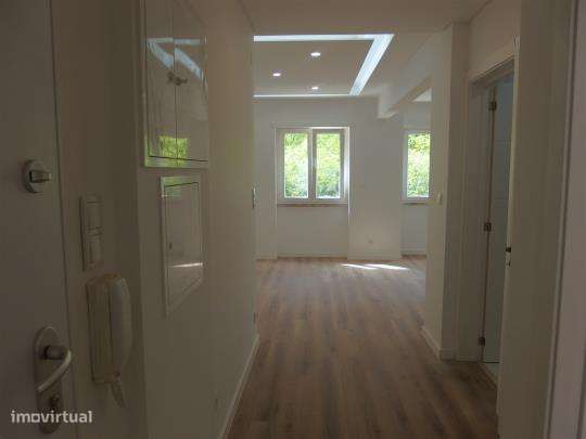 Apartamento T2 Remodelado, Águas Livres.-1