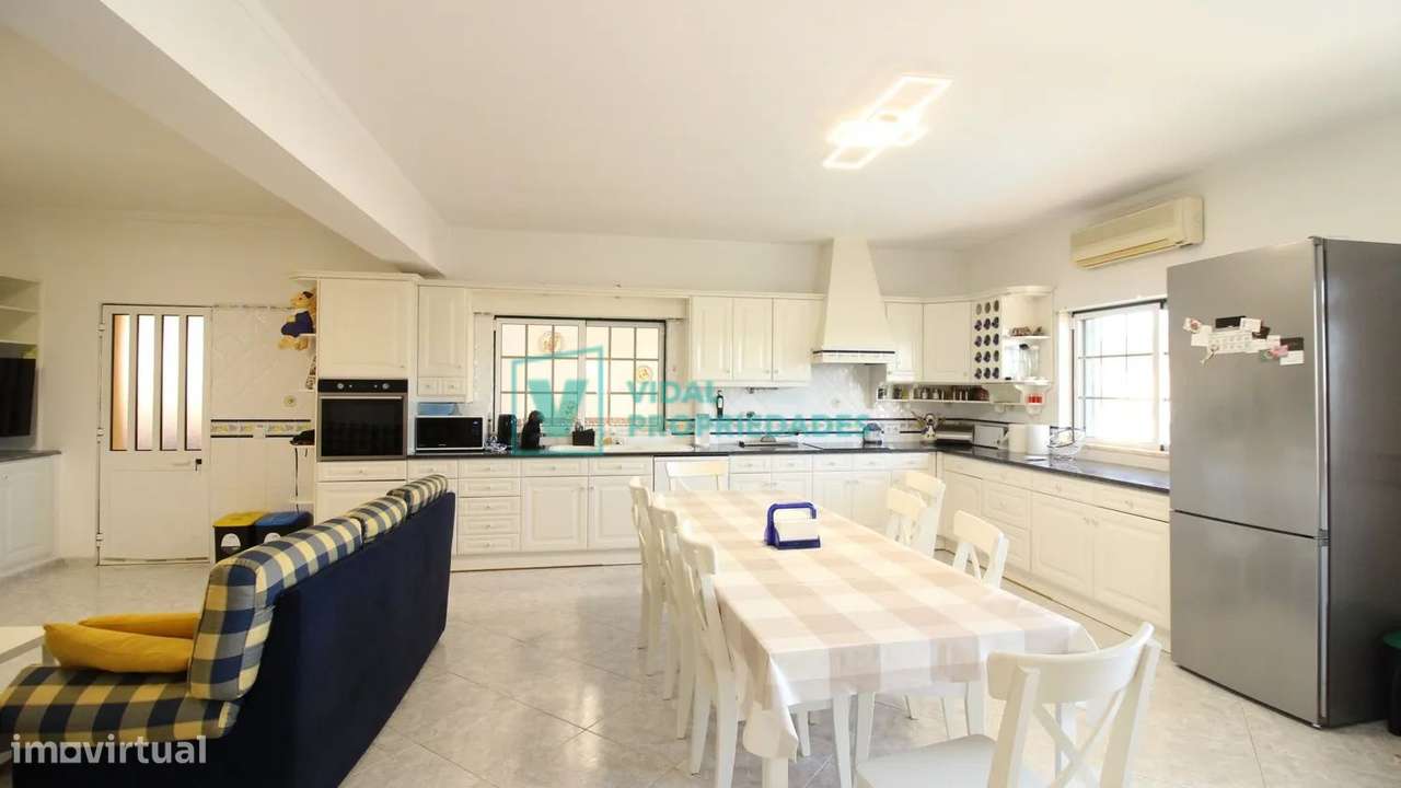 Moradia T7 com piscina e garagem em Loulé-35