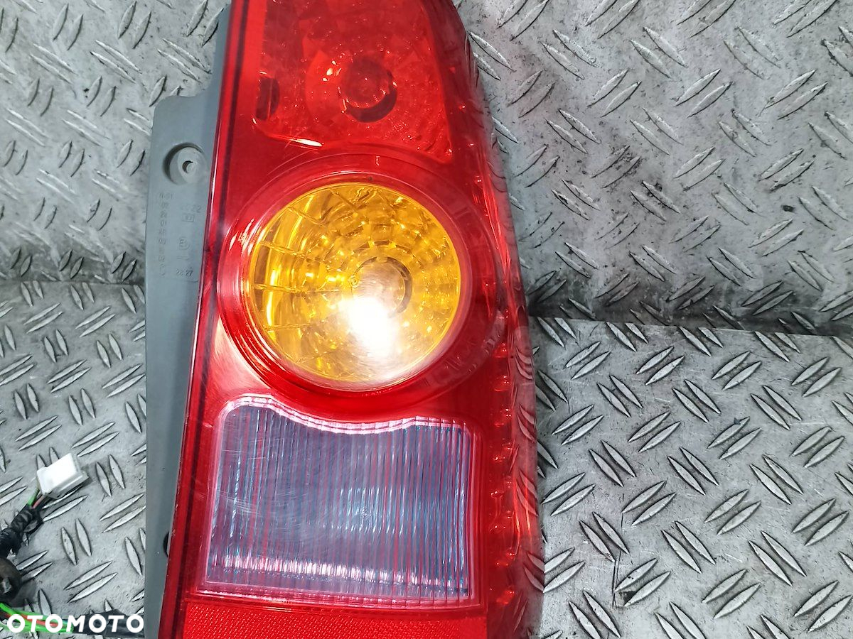 LAMPA TYLNA PRAWA MITSUBISHI SPACE STAR I ( 98-04 ) MR913174 - 7