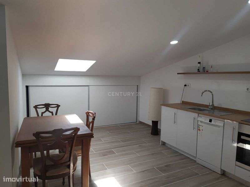 Apartamento T1 na av Sá Carneiro como novo