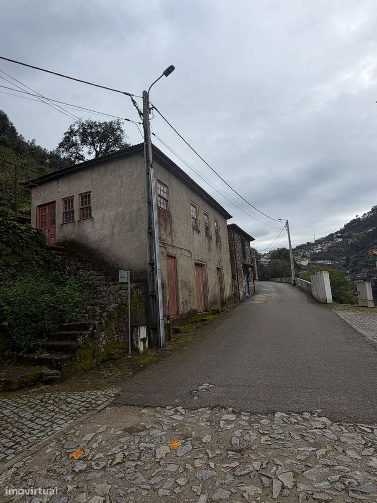 Moradia para Restaurar com Vista Rio-1