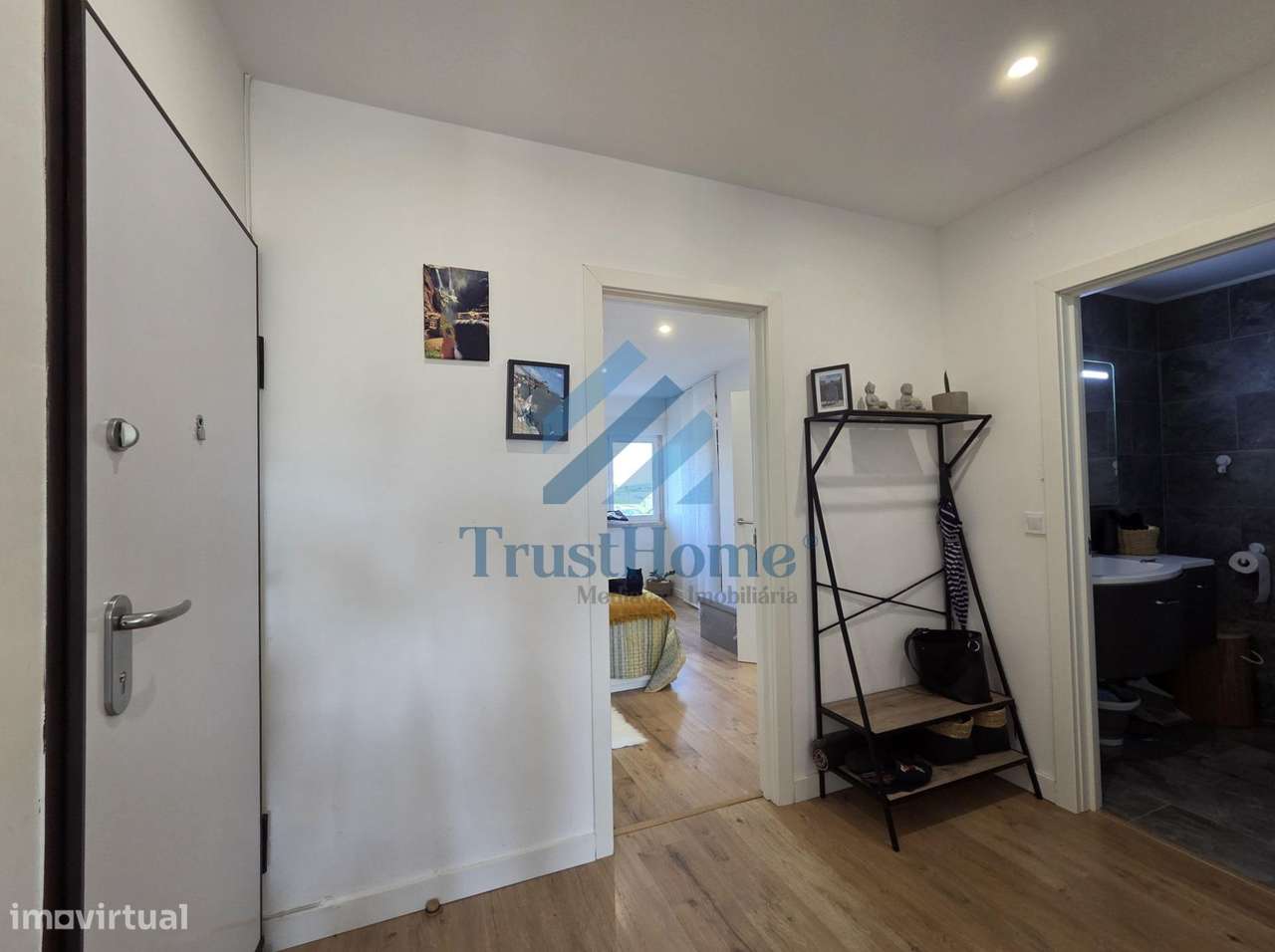 T1+1 totalmente remodelado e arrecadação com 23,5m2 e vista...-9