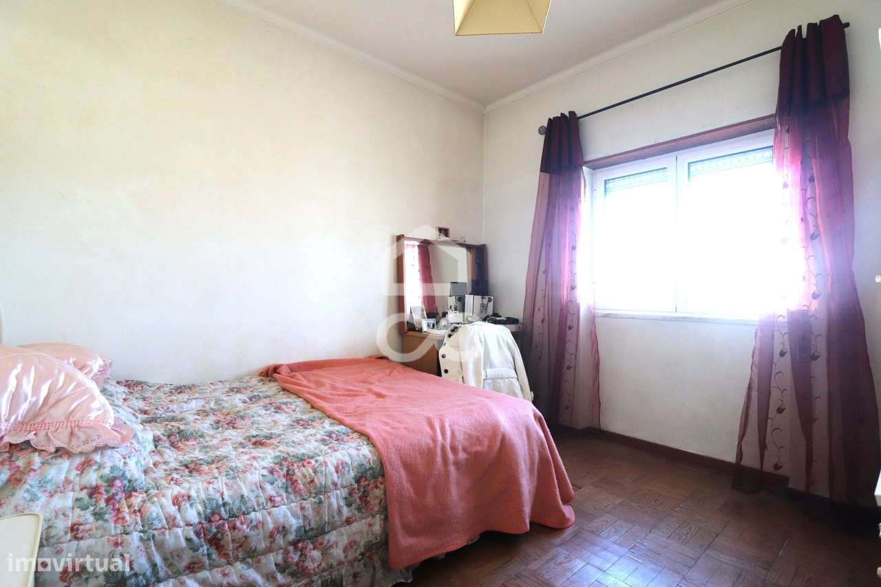 Apartamento T3 no Loreto com garagem e lugar de estacionamento-9