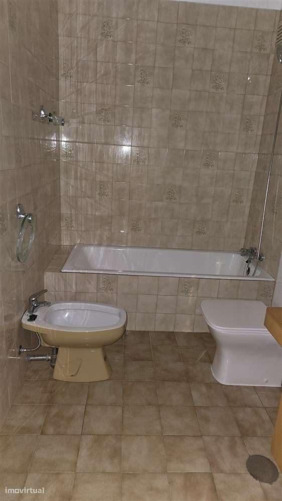 APARTAMENTO T3 NO CENTRO DA PÓVOA DE VARZIM-9