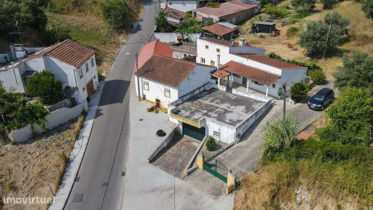 Moradia T2 com Terreno 7600m2 em Tomar-35