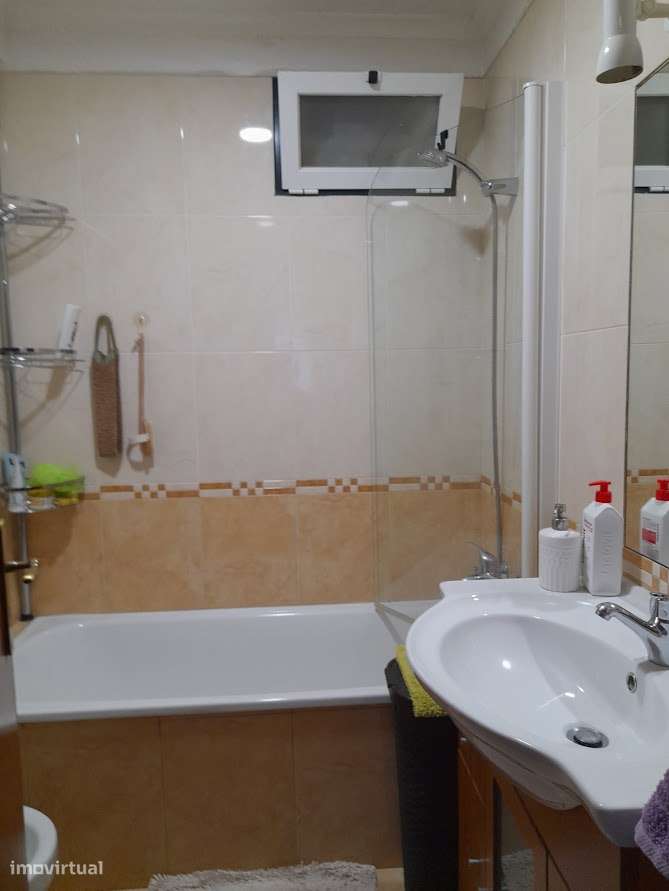 Vende-se Casa Térrea T1 Renovada de Novo-6