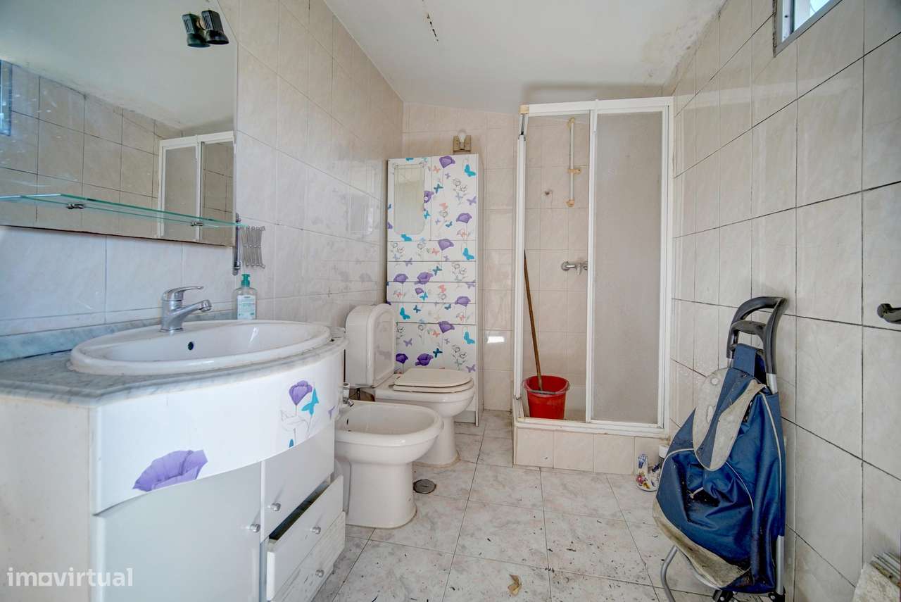 T1 para remodelar com pequeno terraço Alcântara-7
