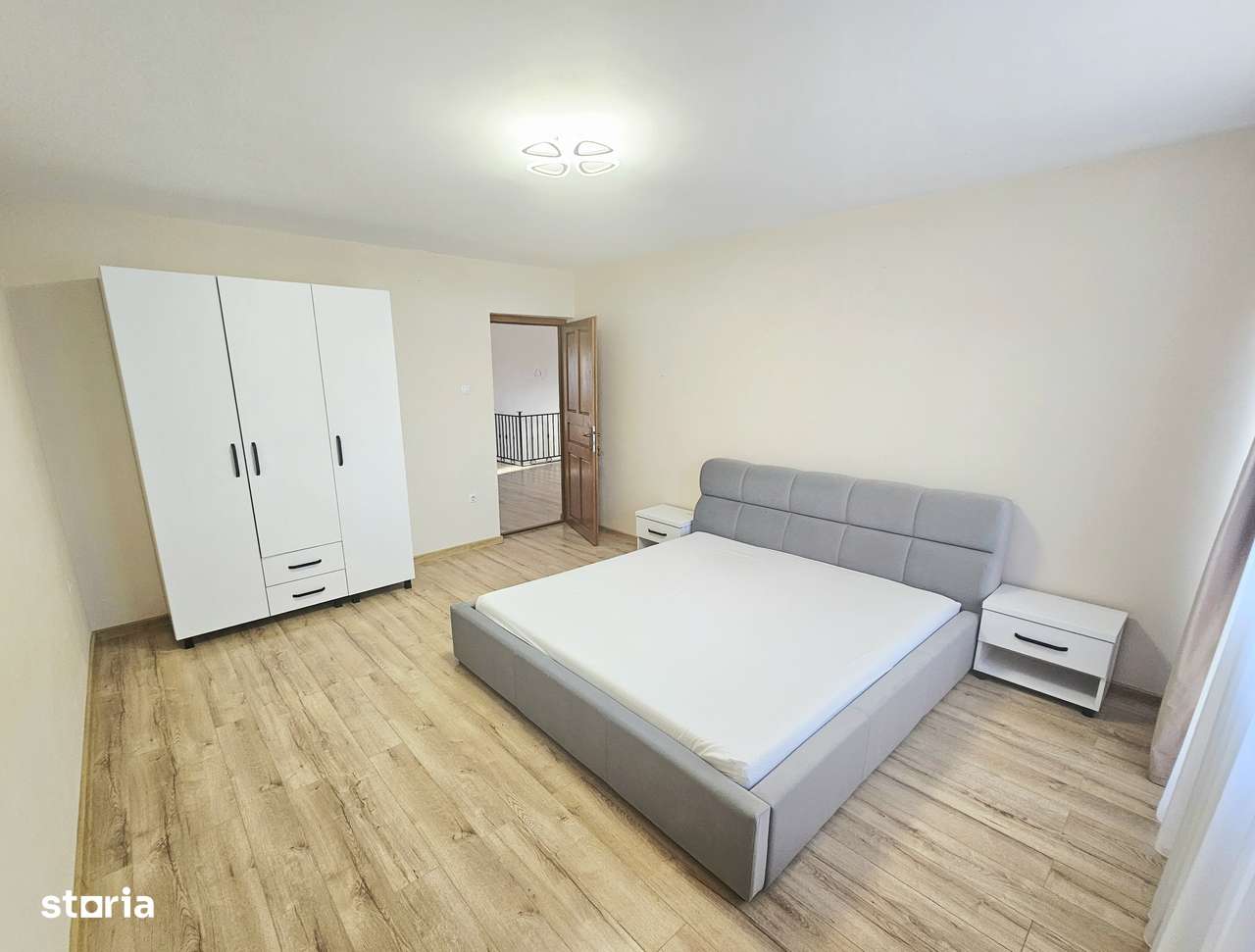 Dau în chirie casă duplex în Sânmartin - Imagine principală: 2/11