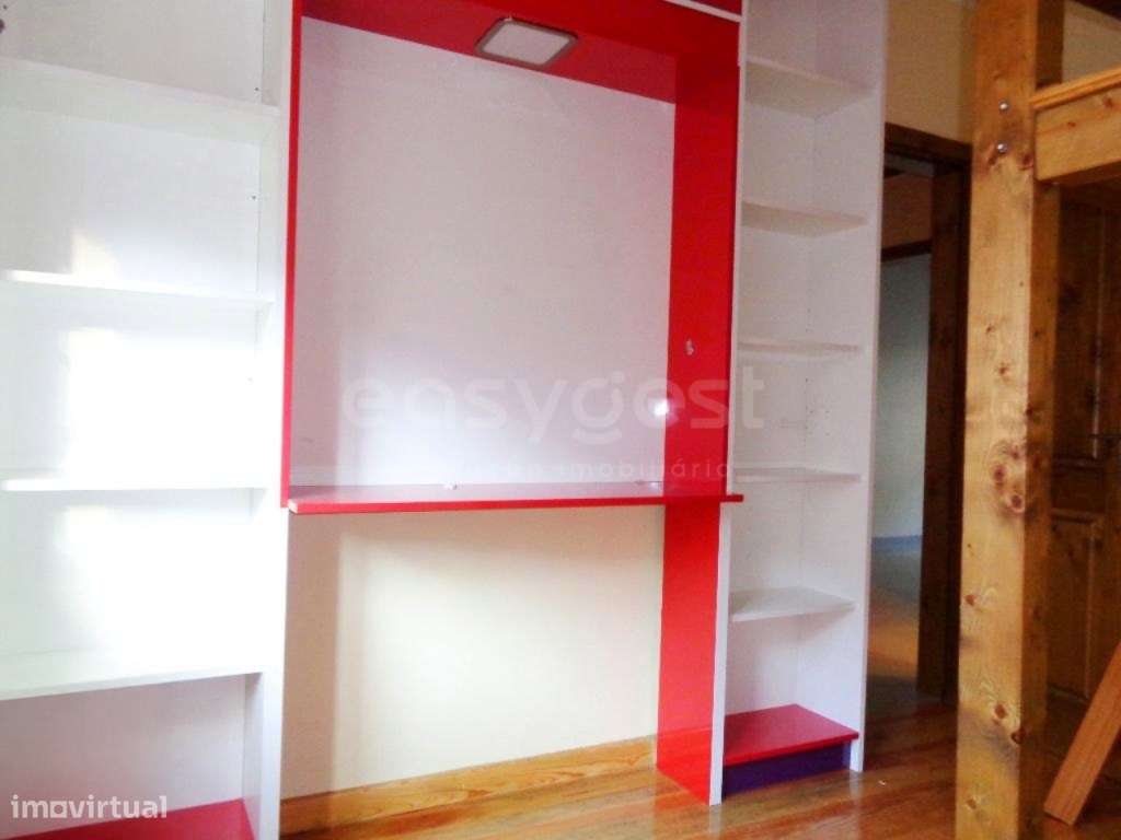 Apartamento T2 com Logradouro, Anexo e Churrasqueira - Olival Basto - Grande imagem: 5/17