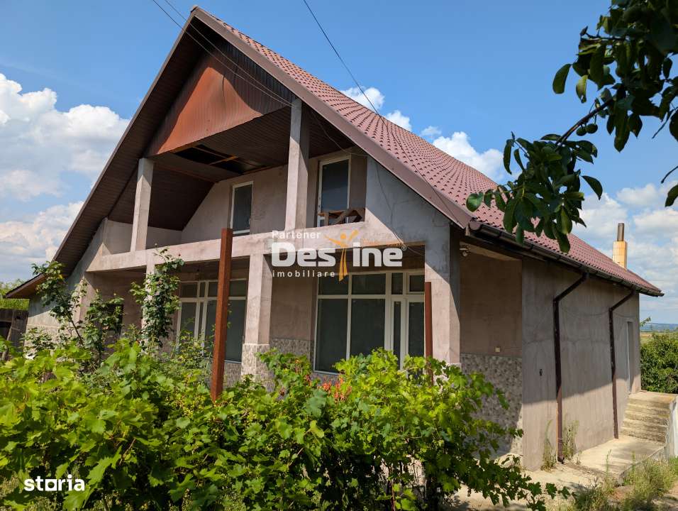 Casa 170 mp D+P+M cu 2400 mp teren la asfalt, IAZ in curte, loc. Osoi - Imagine principală: 4/18