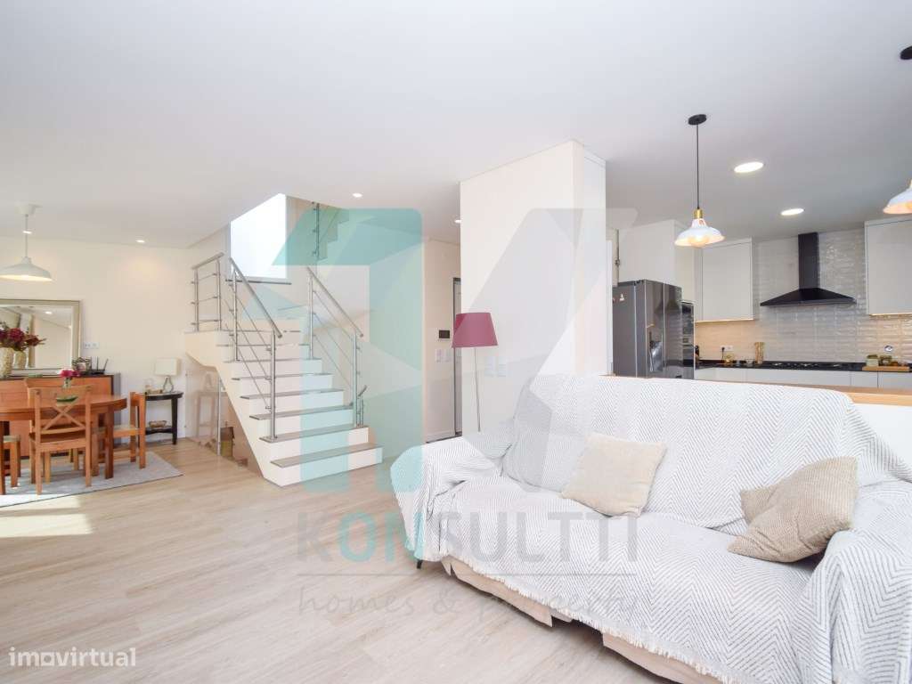 Fantástica Moradia geminada T3+1 com piscina - São Domingos de Rana-7