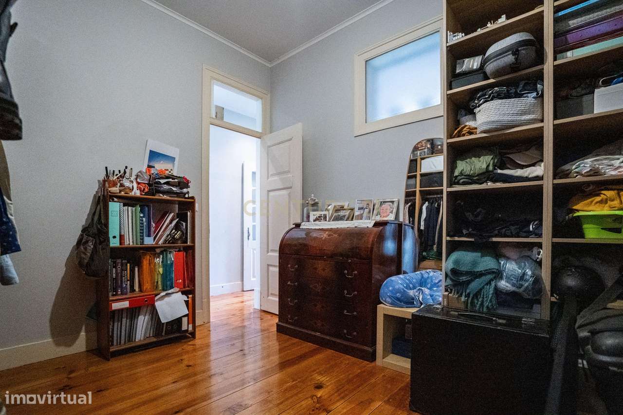 Apartamento T3, em São Vicente, com Pé Direito Alto e Tetos Trabalhado-19