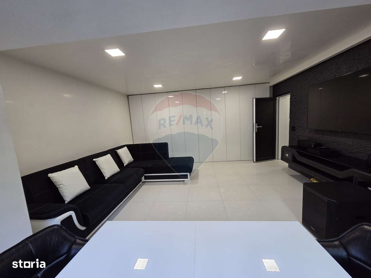 Apartament cu 3 camere etajul 1, zona Poienita - Imagine principală: 3/15