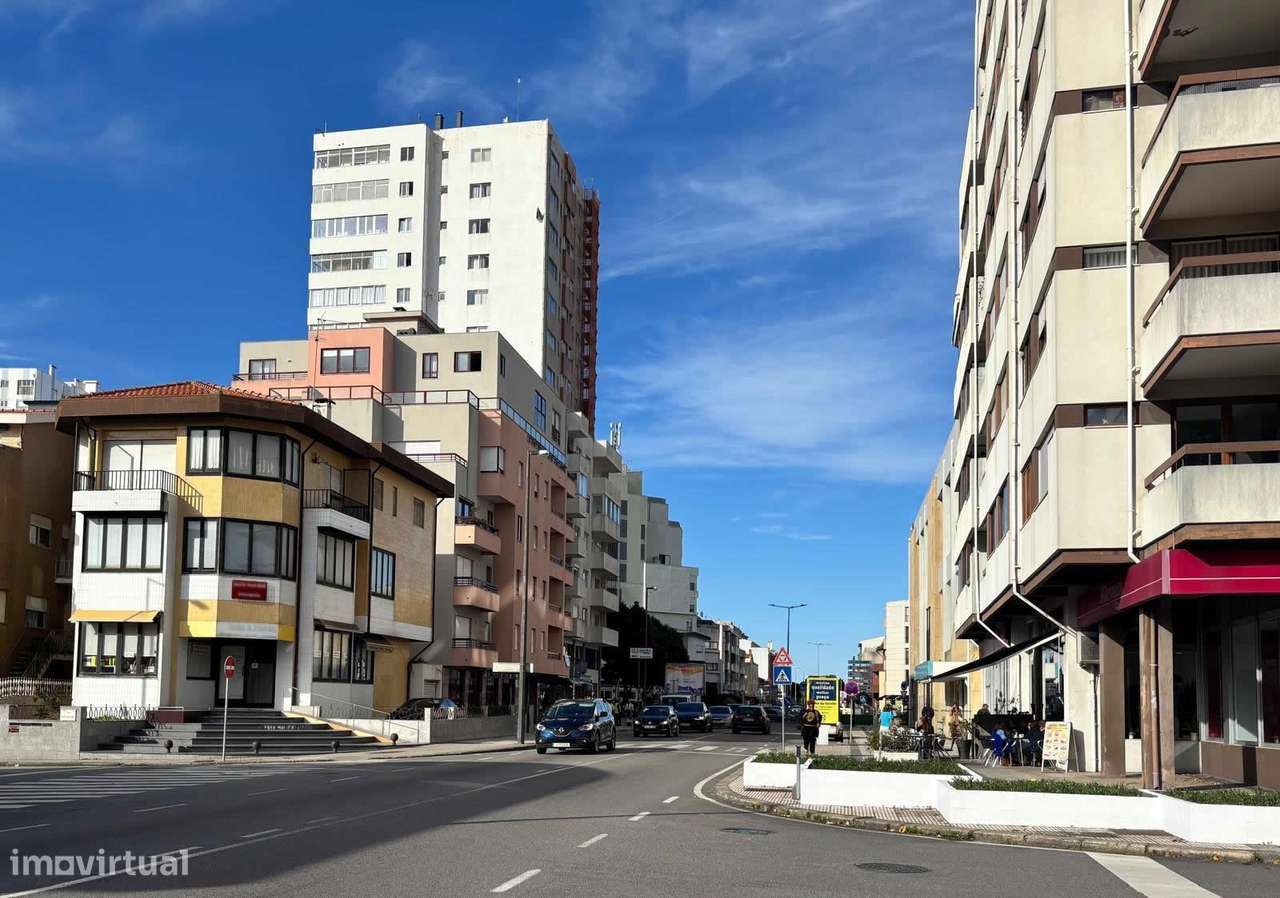 Arrendo loja de gaveto no centro da Póvoa de Varzim - Grande imagem: 2/5