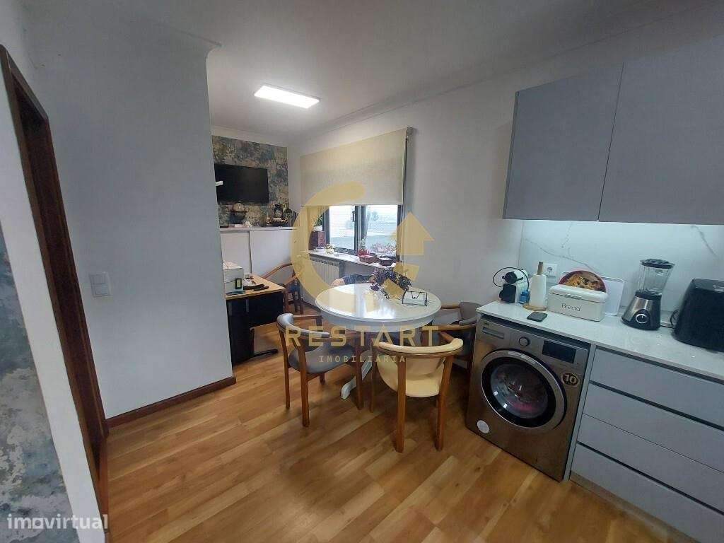 Moradia T4 geminada de 3 frentes em Baguim do Monte, Gondomar-11