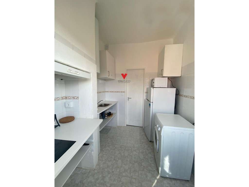 Prédio para recuperar em Campo Ourique-8