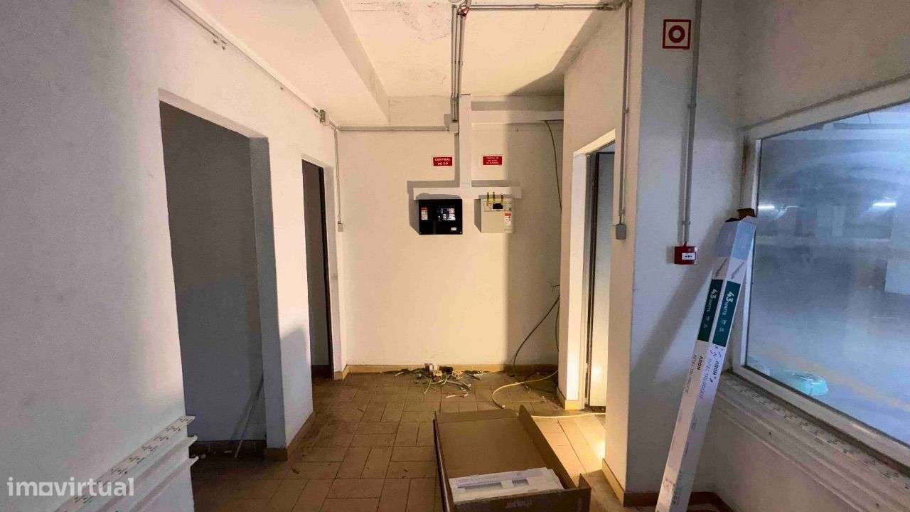 Garagem com 1973m2 e capacidade para 73 Viaturas em Barcarena - Grande imagem: 5/20