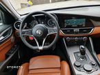 Alfa Romeo Giulia 2.0 Turbo 16V AT8-Q4 Veloce Ti - 12