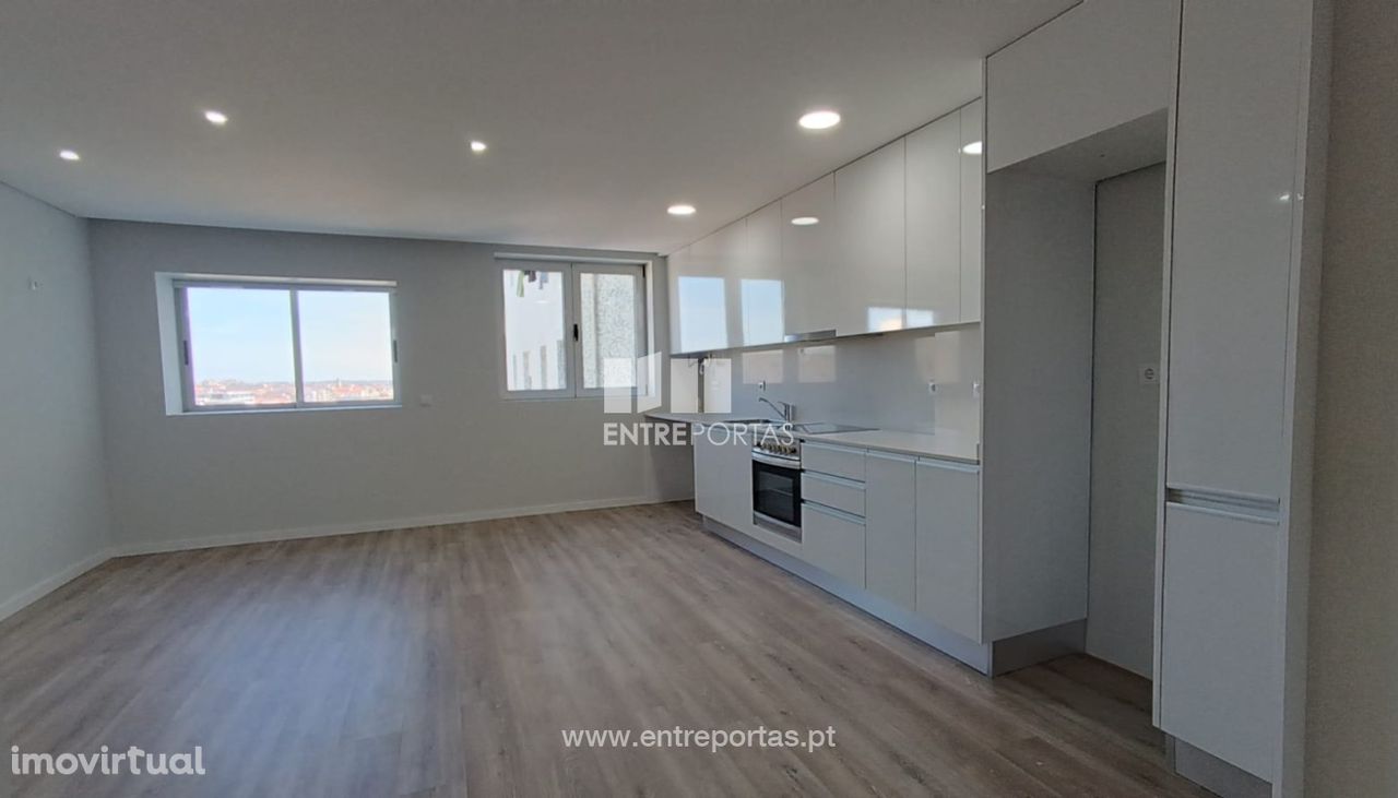 Venda de Apartamento T1+1 com vista mar, na Póvoa de Varzim