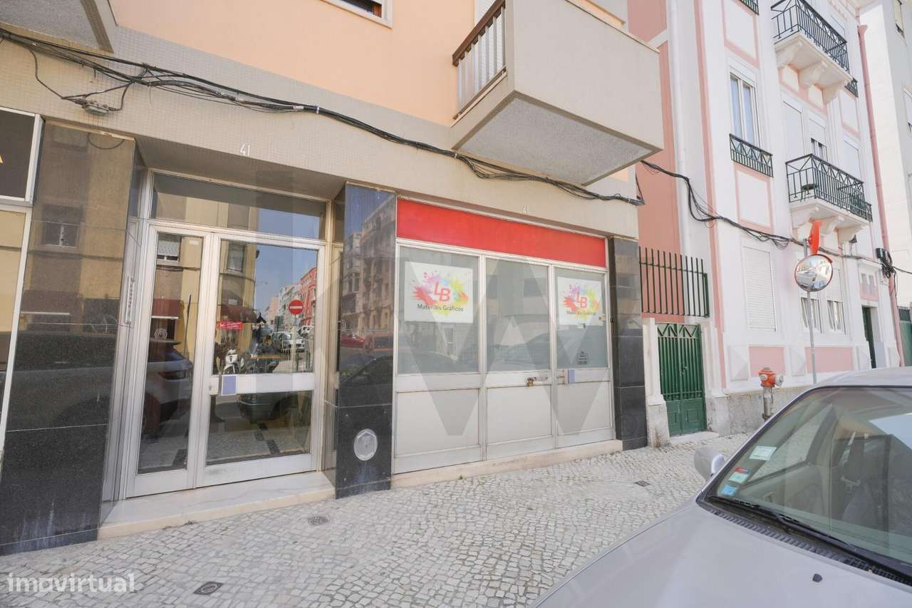 Campo de Ourique Loja com dois pisos e logradouro - Grande imagem: 2/31