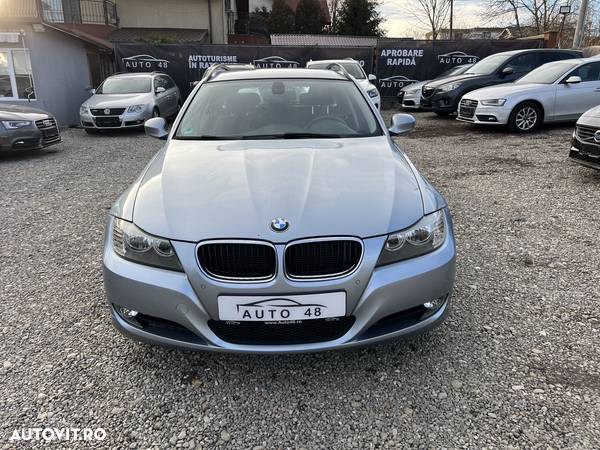 BMW Seria 3 318d DPF Touring - 2