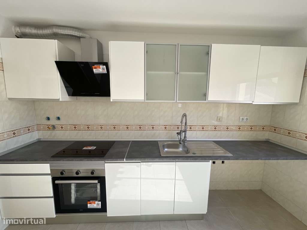Apartamento T2 Renovado na Tapada de Mercês - Excelente Oportunidade-5