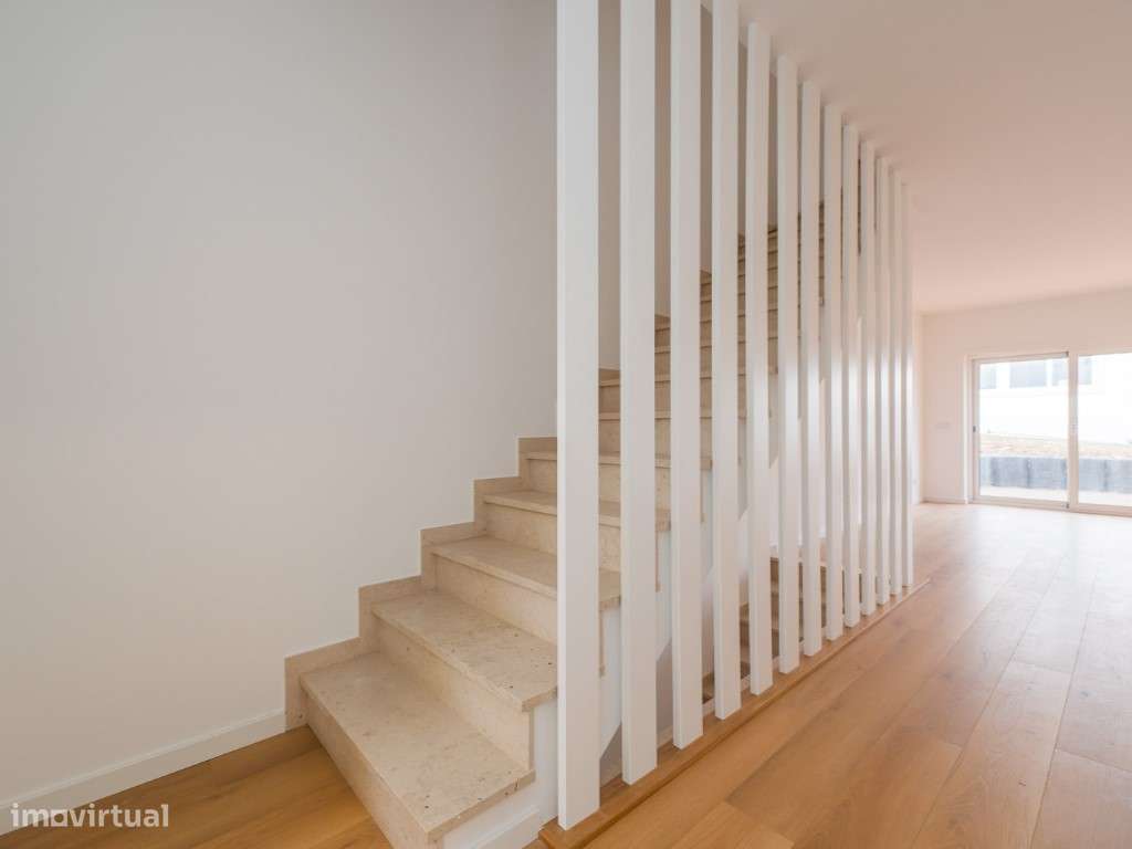 MORADIAS T2+1 e T3+1 GARAGEM E JARDIM, BELAS-16