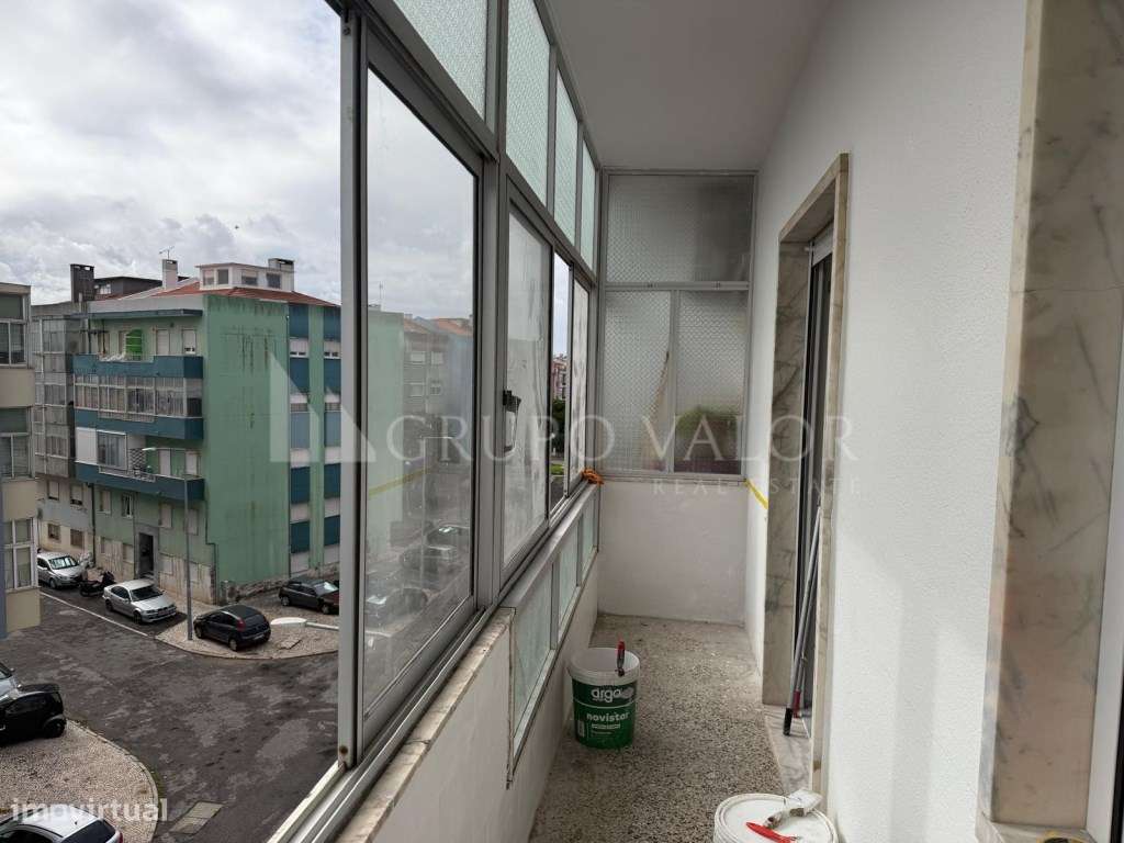 Apartamento T2 em remodelação total com Arrecadação, em Mem Martins-13