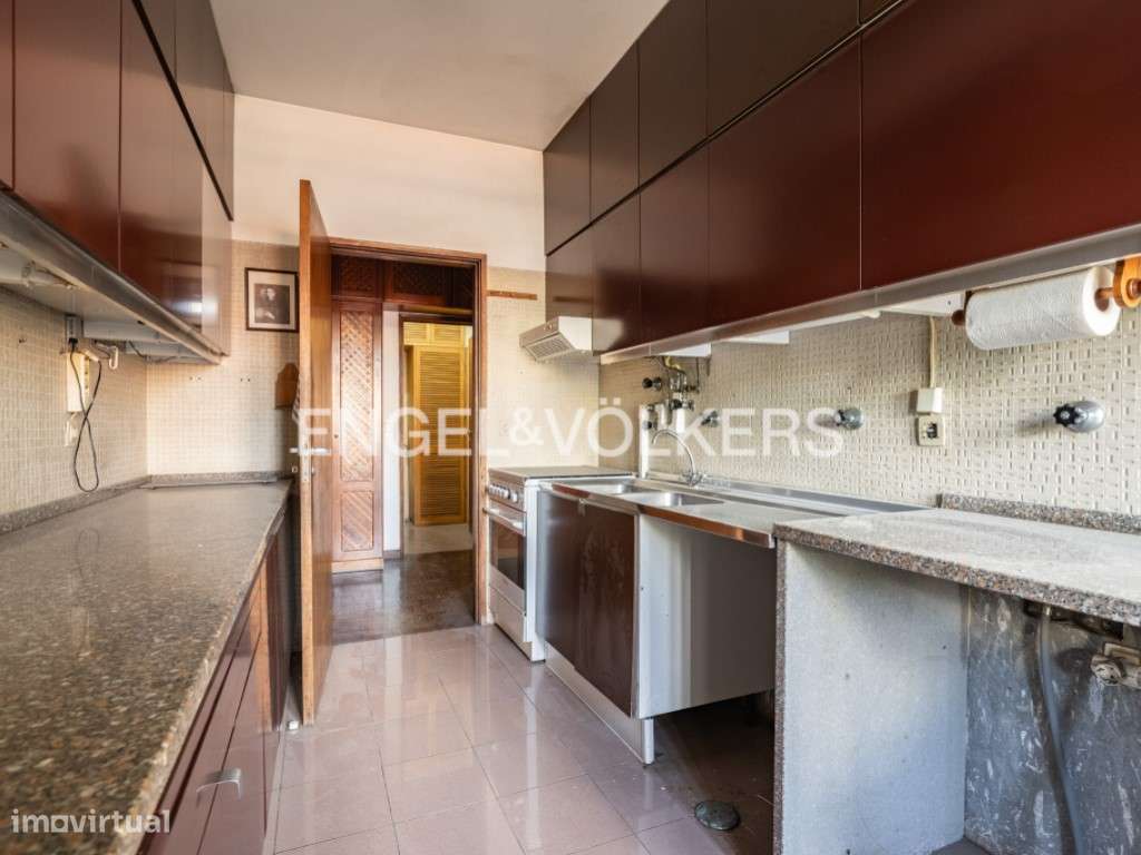 T3 com Terraço Privativo nas Avenidas Novas Oportunidade de Remodel...-6
