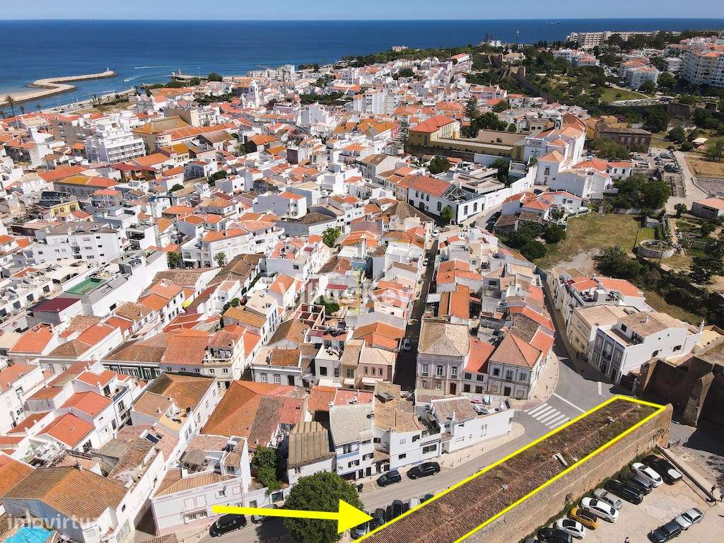 Prédio antigo para remodelar com 505 m² no centro de Lagos. - Grande imagem: 2/26