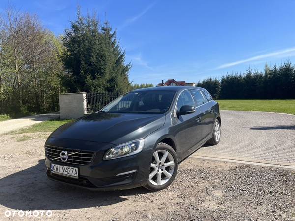 Volvo V60 D3 Drive-E Momentum - 1