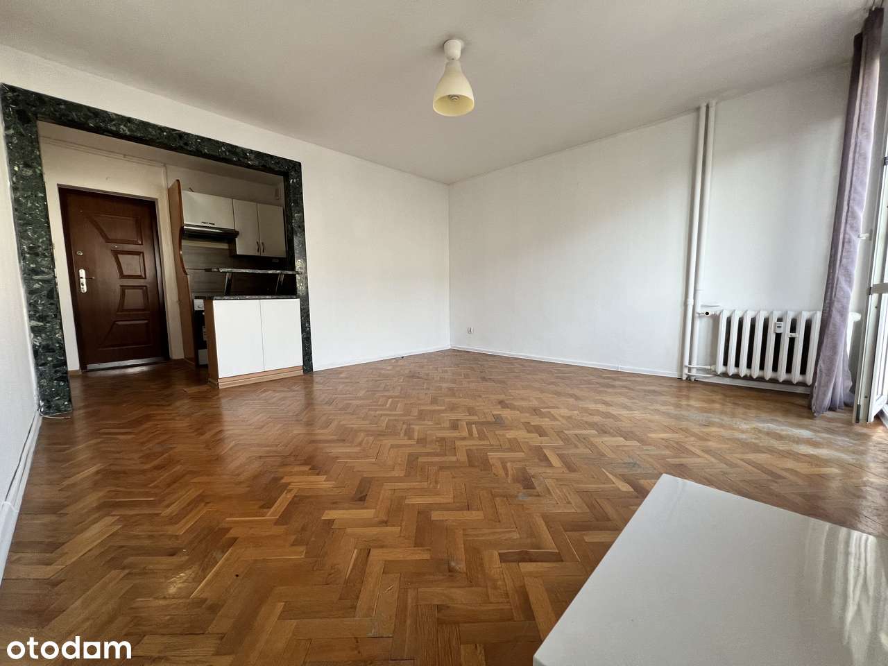 Kawalerka z windą i piwnicą w centrum Gdyni!-5