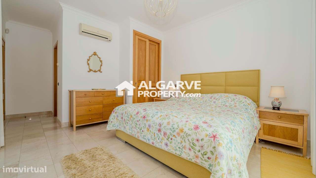 Charmosa V3 num condomínio fechado, junto do centro de Almancil, Algar - Grande imagem: 4/22