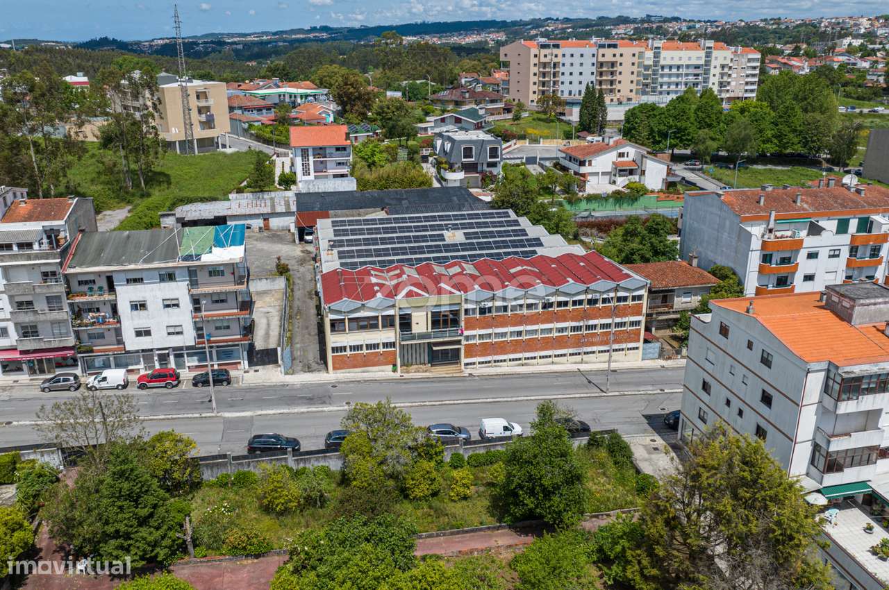 Armazém e terreno ao centro de São João da Madeira - Grande imagem: 5/59