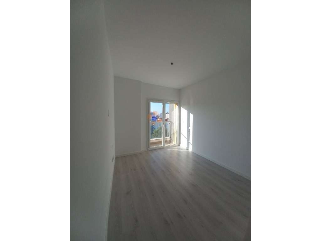 Apartamento T3 a estrear situado em Santa Marta do Pinhal-8