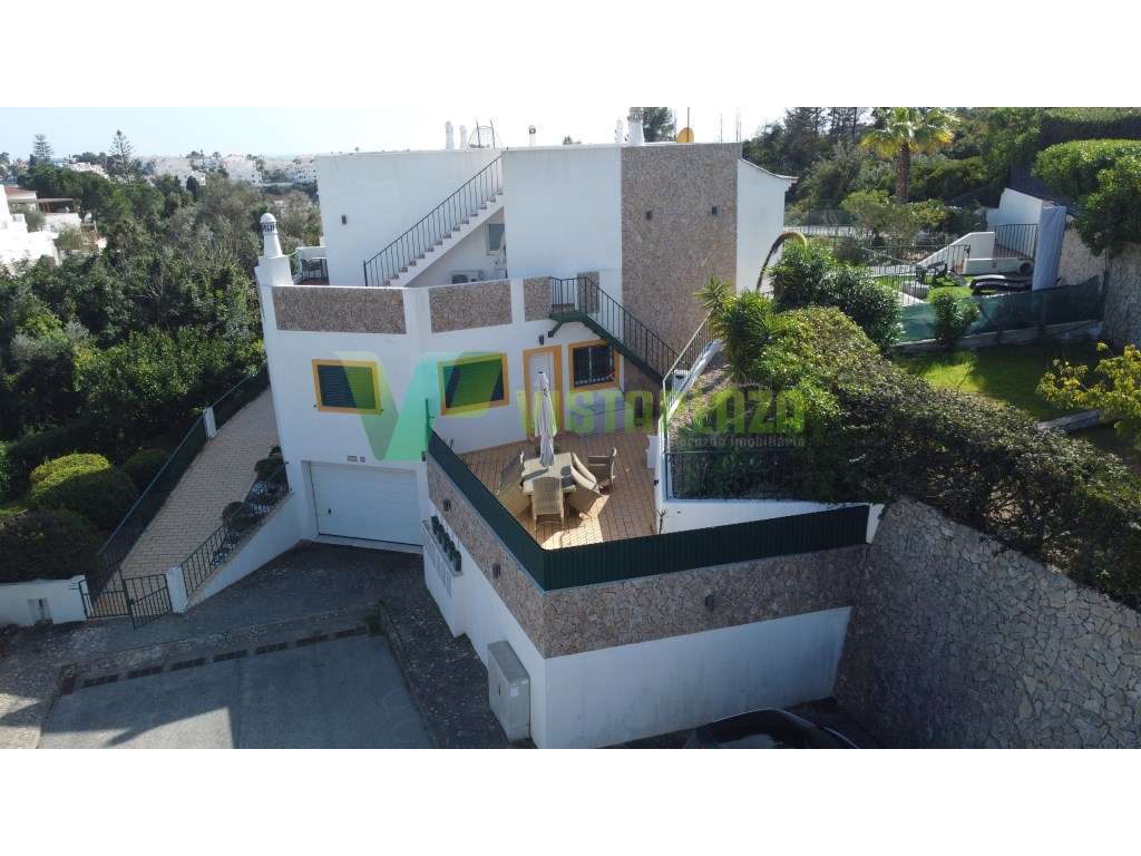 Moradia T3 com Vista Mar Perto de Carvoeiro com Jardim e Piscinas C...-12