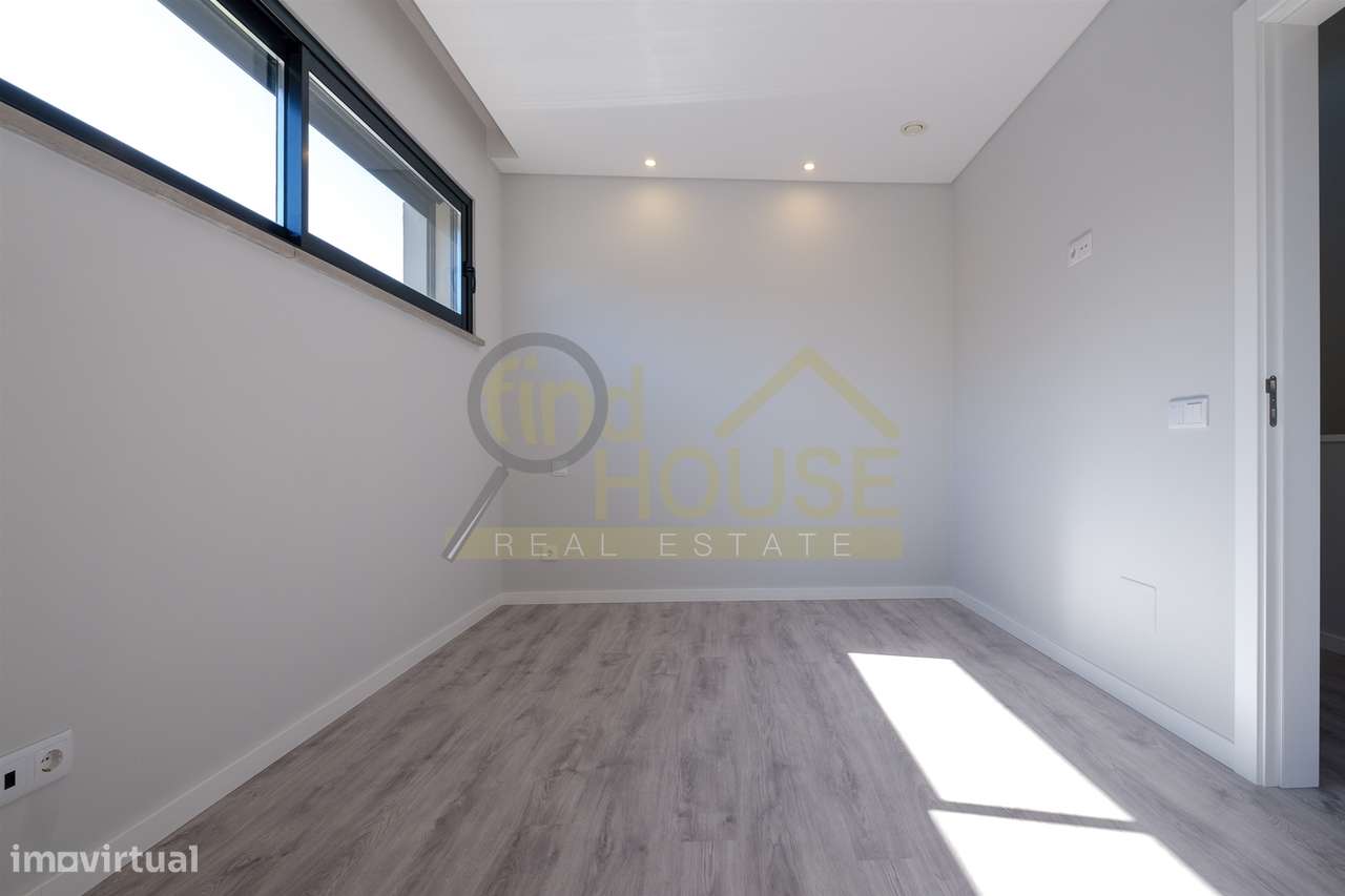 Moradia geminada T3 em Bicesse-16