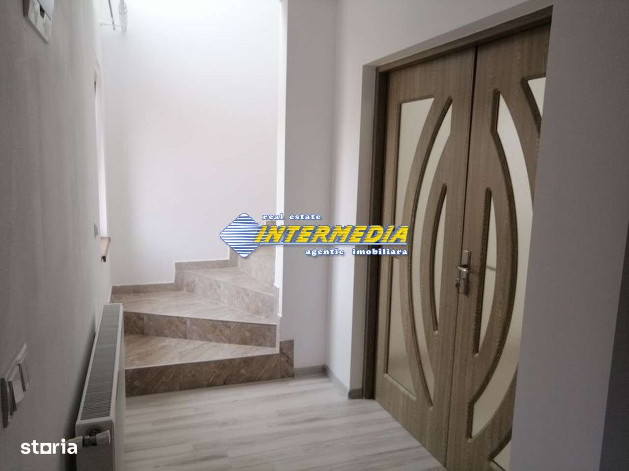 De Inchiriat Casa 80 mp cu 3 camere si doua bai living, curte, - Imagine principală: 5/10