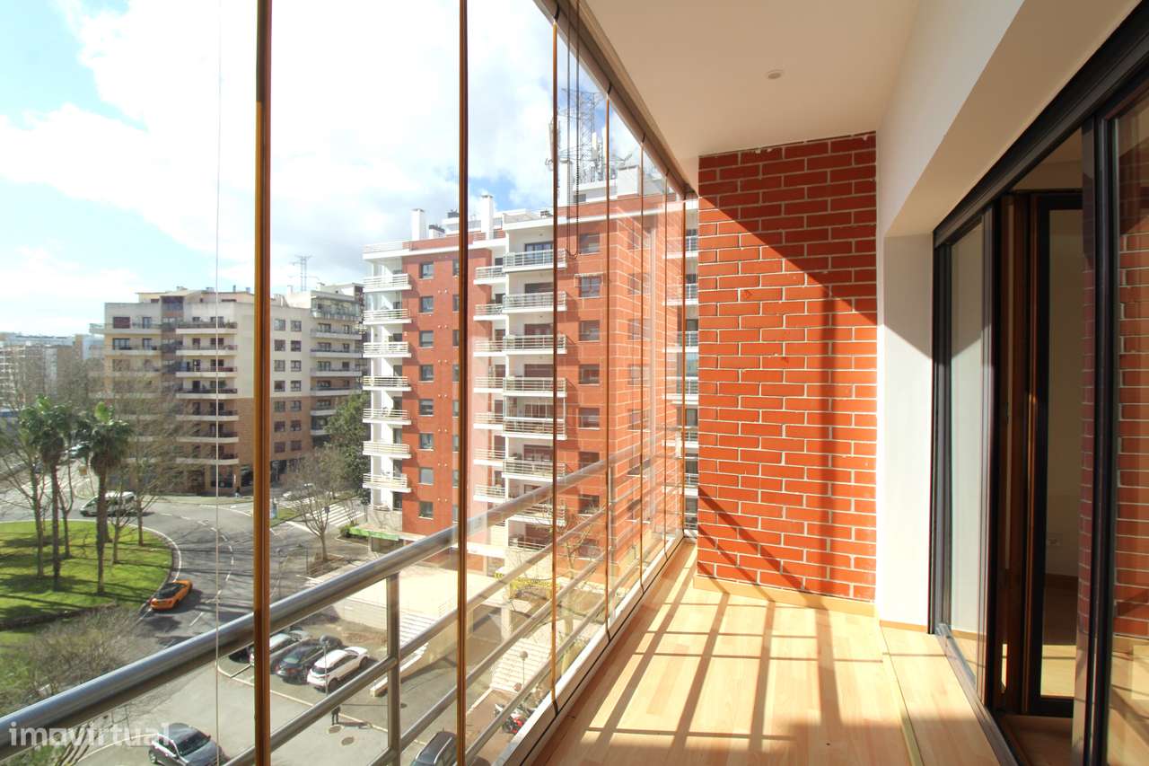 COLINAS DO CRUZEIRO -  T3 com 150 m² e 4 lugares de garagem! - Grande imagem: 4/28