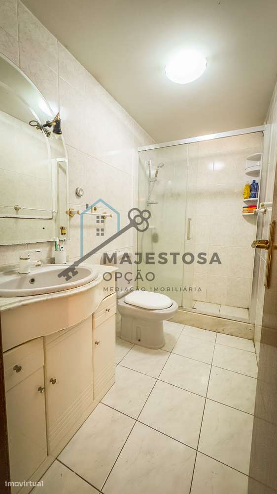 Apartamento T3 no Último Andar com Garagem — Gualtar (Braga)-26
