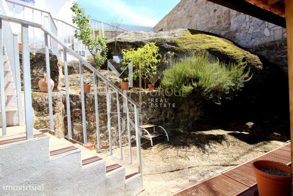 Moradia de charme Reabilitada com Garagem e Logradouro-31