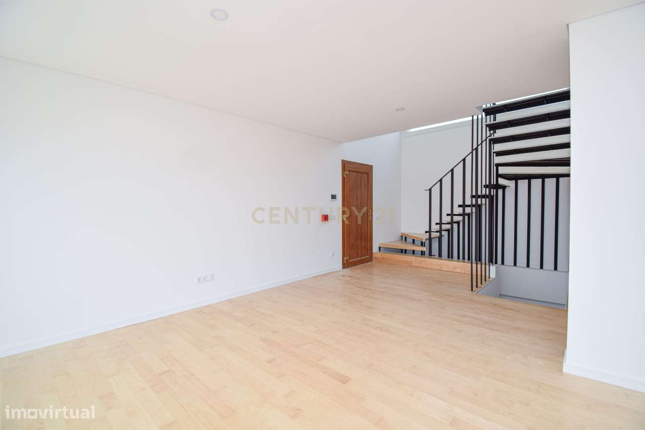 Moradia T4 de Arquitetura Moderna e Sustentável em Famões - Casal do R - Grande imagem: 5/52