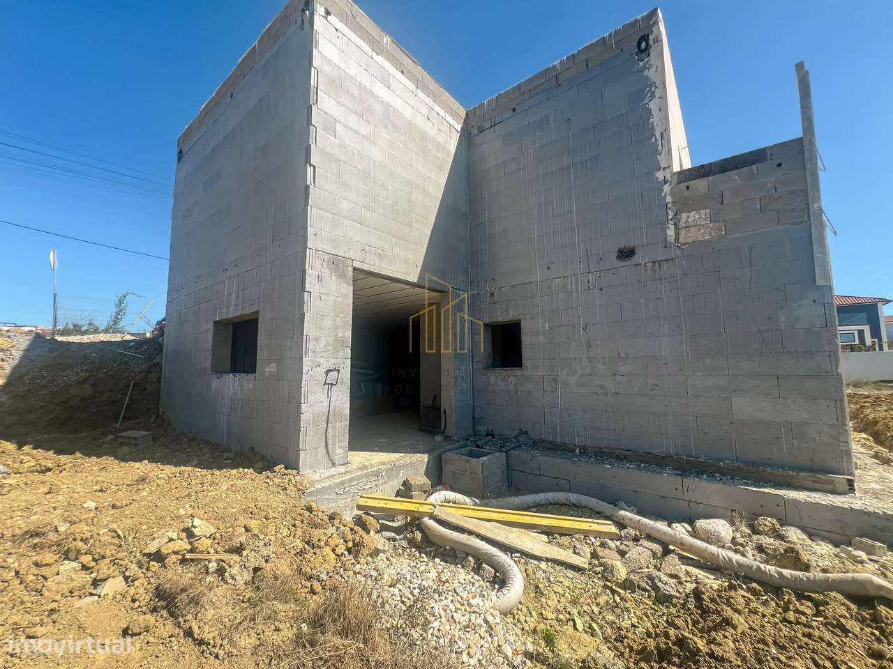 MORADIA BIFAMILIAR T2 + T3 EM ALVARINHOS-5