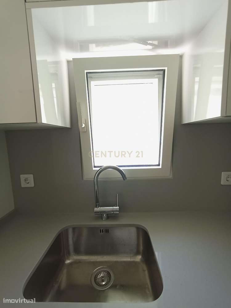 Moradia geminada no centro da Costa da Caparica-11