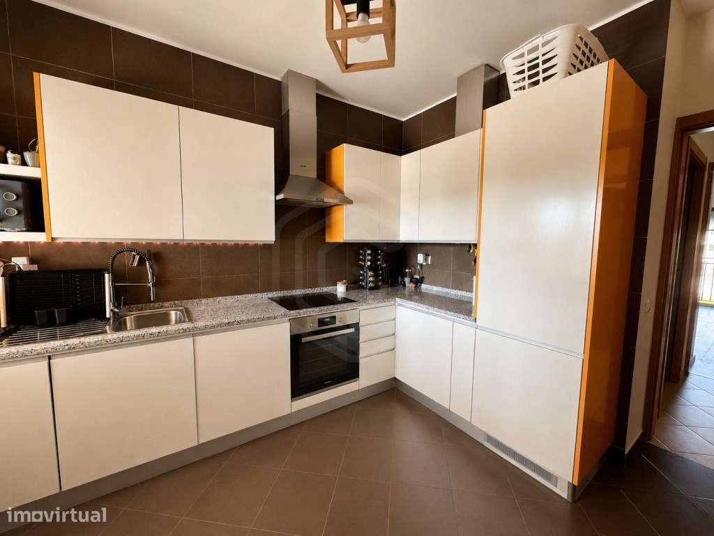 Apartamento T2 de arquitetura moderna inserido em condomínio com pi...-5