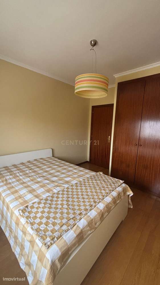 Apartamento T3 no Último Piso com Terraço e Garagem – A Apenas 750 Met-25