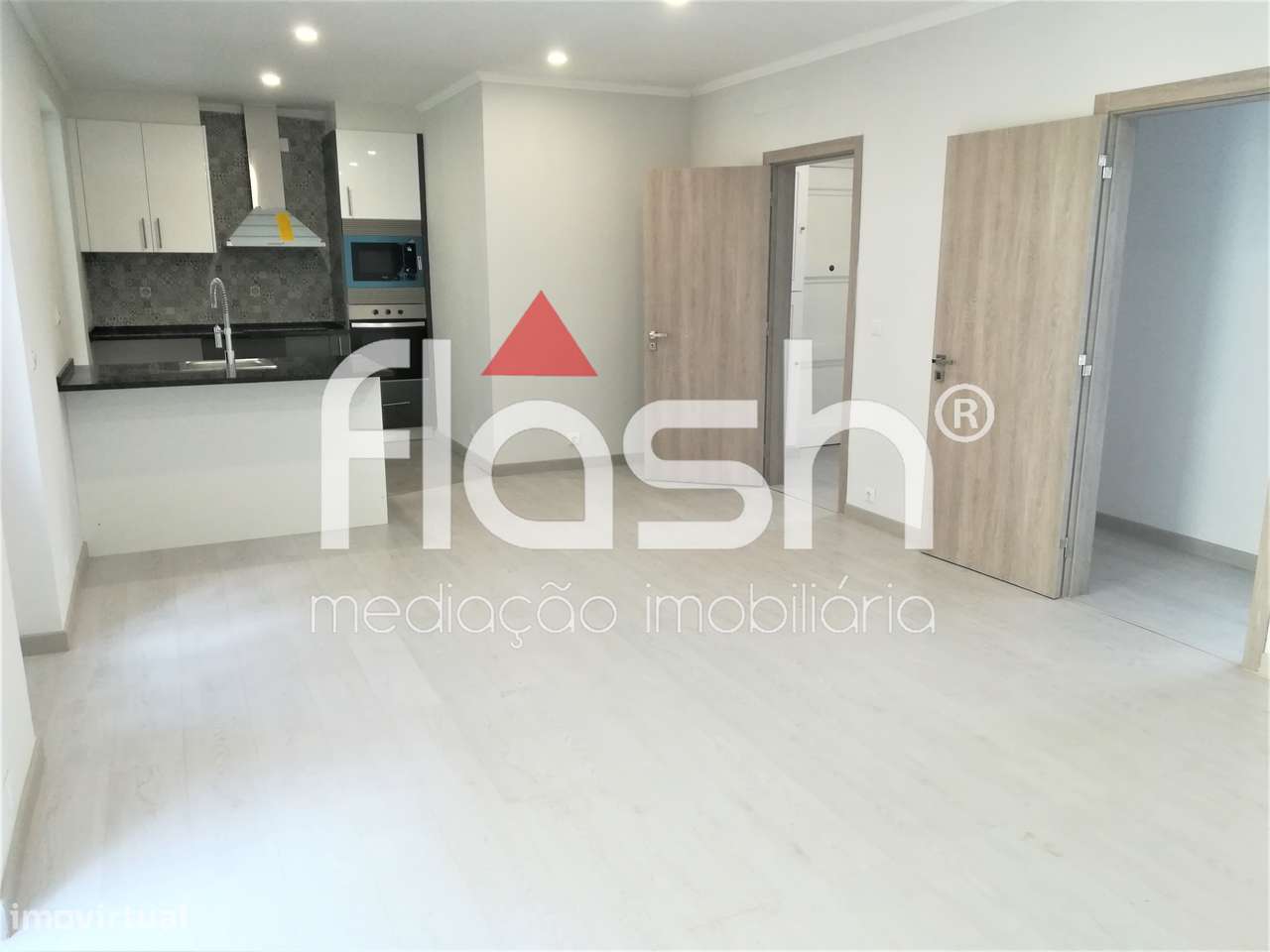 T2 Remodelado com elevador e arrecadação na Figueirinha -Oeiras - Grande imagem: 4/34