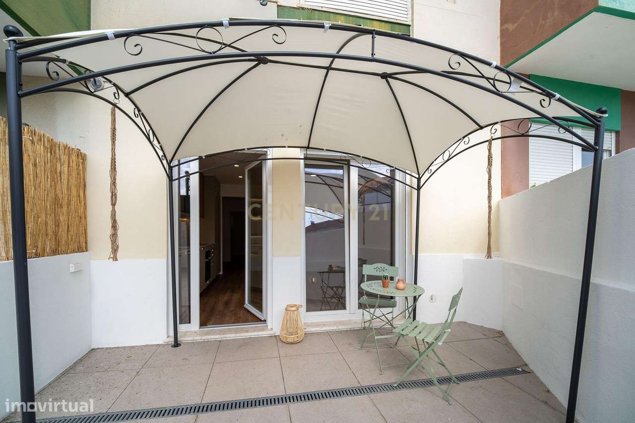 Apartamento T2 Fogueteiro com Logradouro-32