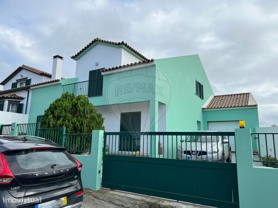 Comprar casa T4 Pico da Pedra Azores Property For Sale 4 Bedrooms